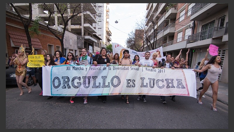 Masiva marcha del orgullo 2017 en Rosario.