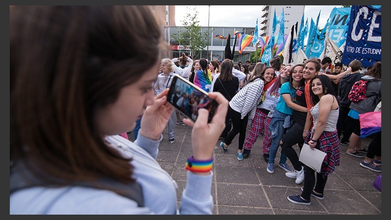 Masiva marcha del orgullo 2017 en Rosario.