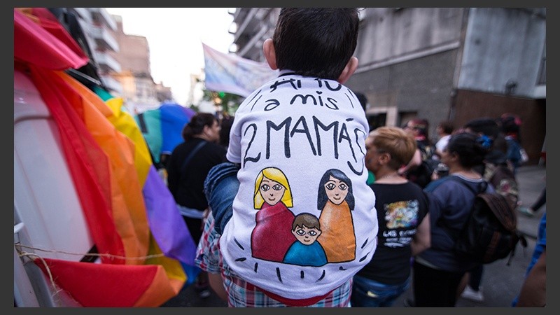 Masiva marcha del orgullo 2017 en Rosario.