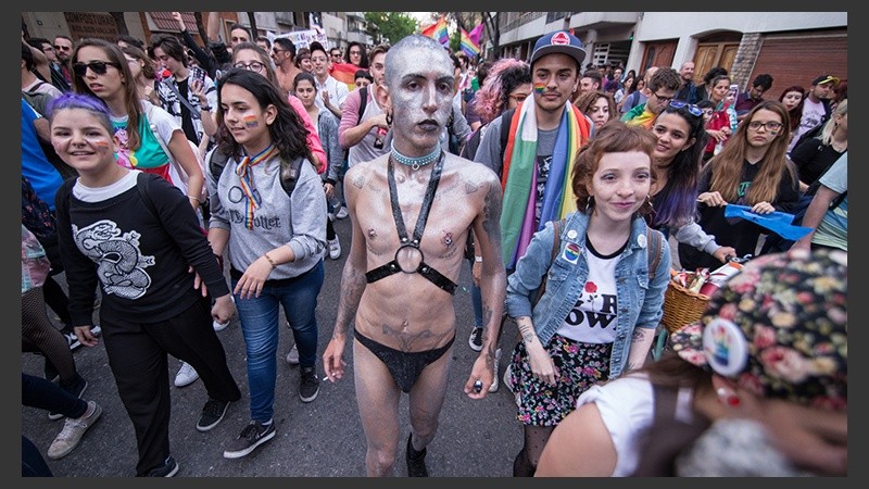 Masiva marcha del orgullo 2017 en Rosario.