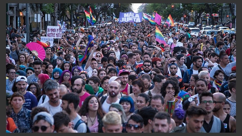 Masiva marcha del orgullo 2017 en Rosario.