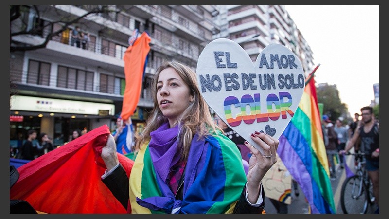 Masiva marcha del orgullo 2017 en Rosario.