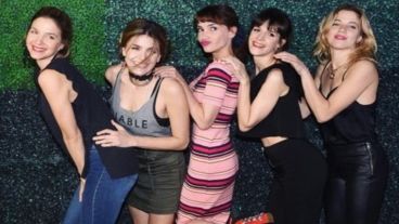 Las protagonistas de "Las Estrellas" durante un festejo grupal.