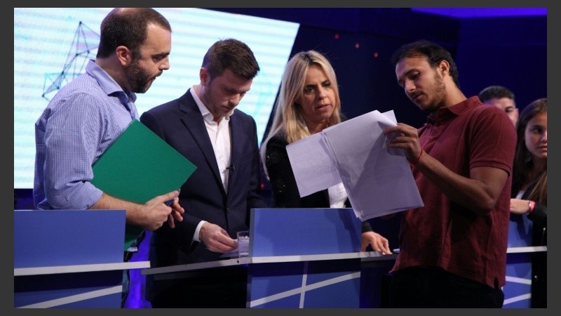 Los preparativos del debate de los candidatos a concejal.