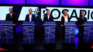 Cada uno de los participantes de la jornada en su atril.