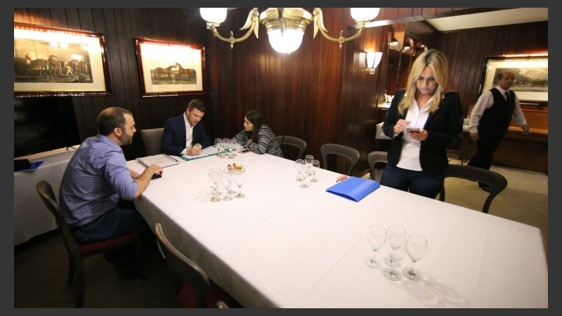 Los preparativos del debate de los candidatos a concejal.
