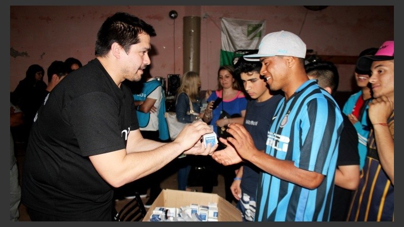 Vidondo, con los chicos de zona oeste.