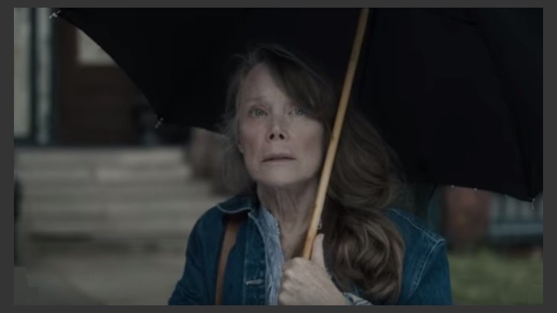 Están confirmadas las apariciones de Melanie Lynskey, André Holland, Jane Levy, Sissy Spacek (foto) y Bill Skarsgaard, entre otras y otros.