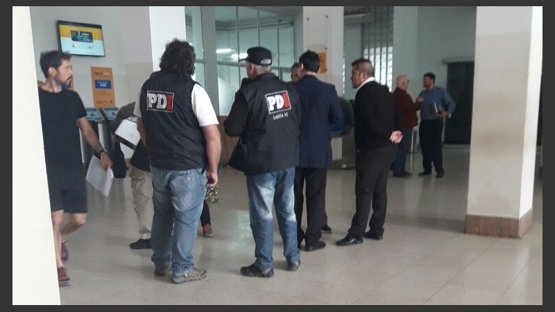 El despliegue de la PDI dentro de la Municipalidad de la capital provincial.