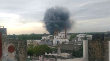 El siniestro se percibió desde diferentes zonas de Rosario.