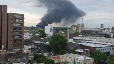 El siniestro se percibió desde diferentes zonas de Rosario.