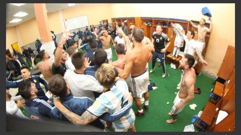 El festejo desenfrenado en el vestuario. 