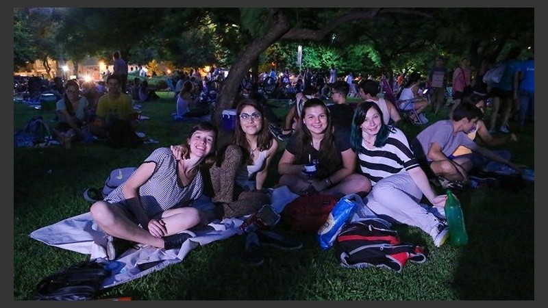 Las anteriores ediciones del picnic nocturno congregaron a 50 mil personas.
