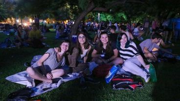 Las anteriores ediciones del picnic nocturno congregaron a 50 mil personas.