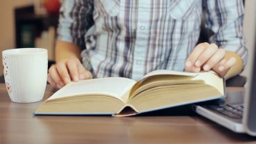 Un premio por alcanzar la meta puede ser una buena forma de motivarte para estudiar aquello que no te agrada.