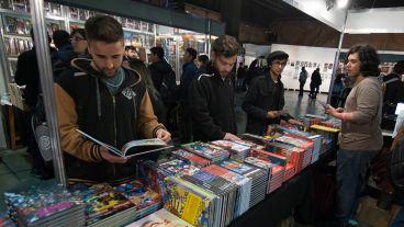 Hay gran variedad de historietas, libros y revistas para elegir y comprar.