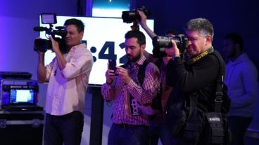 Postales del estudio, tanto al aire como en la trastienda.