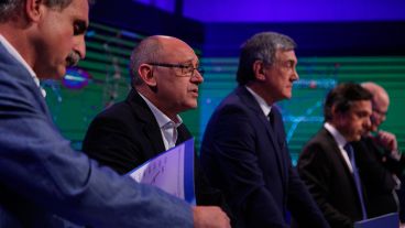 Postales del estudio, tanto al aire como en la trastienda.