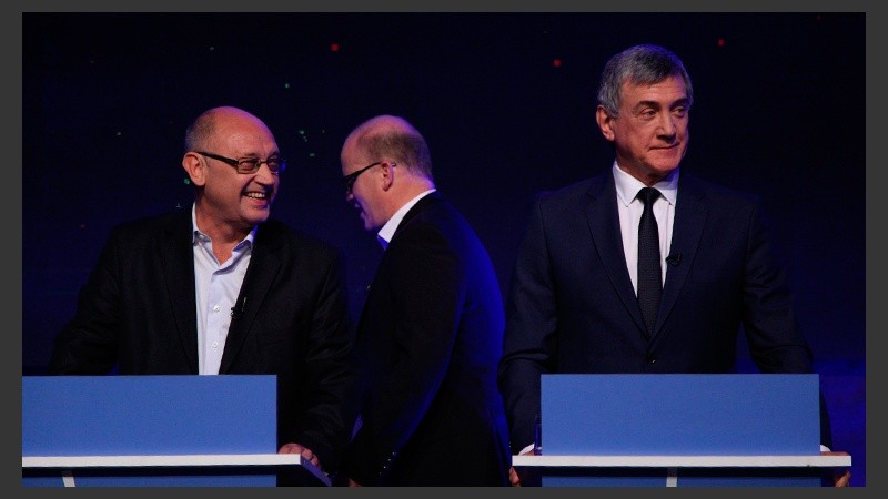 Postales del estudio, tanto al aire como en la trastienda.