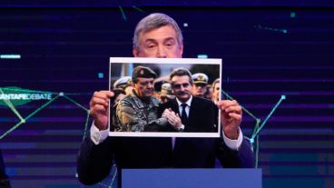 Postales del estudio, tanto al aire como en la trastienda.