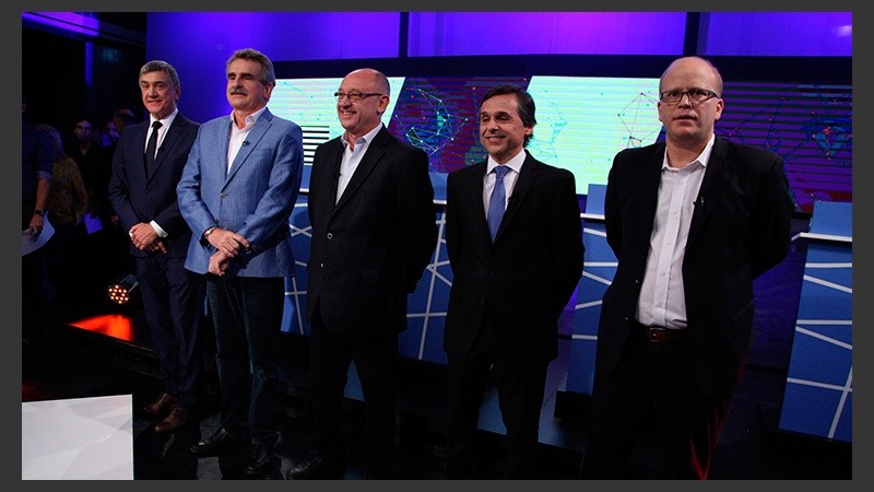 Postales del estudio, tanto al aire como en la trastienda.