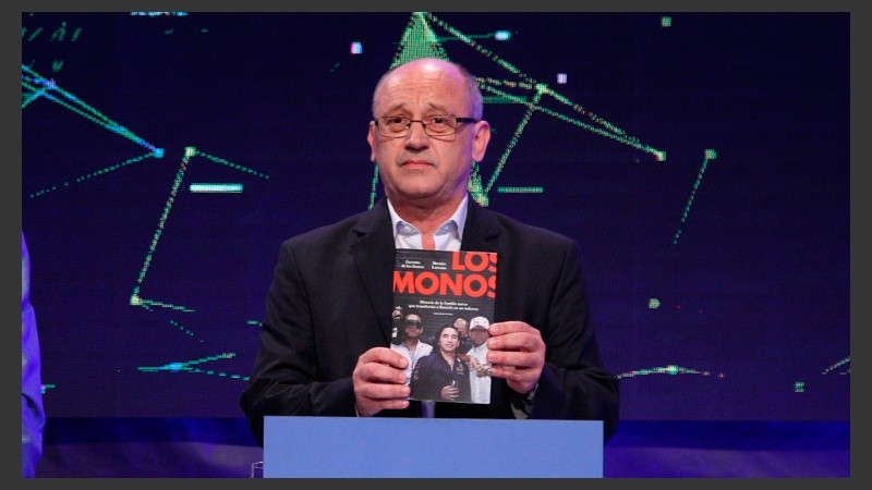 Postales del estudio, tanto al aire como en la trastienda.