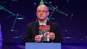 Postales del estudio, tanto al aire como en la trastienda.