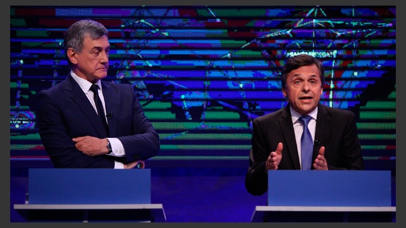 Postales del estudio, tanto al aire como en la trastienda.