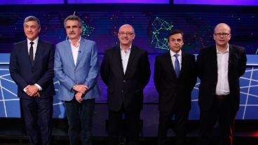 Postales del estudio, tanto al aire como en la trastienda.