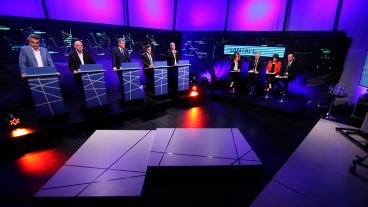 Postales del estudio, tanto al aire como en la trastienda.