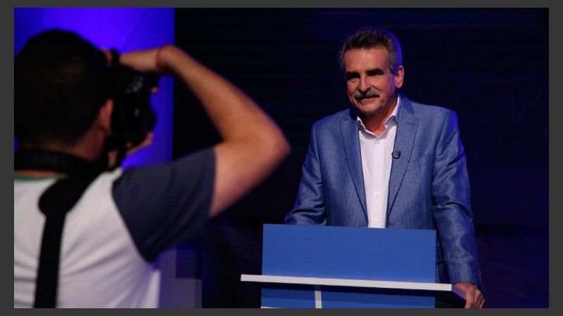 Postales del estudio, tanto al aire como en la trastienda.