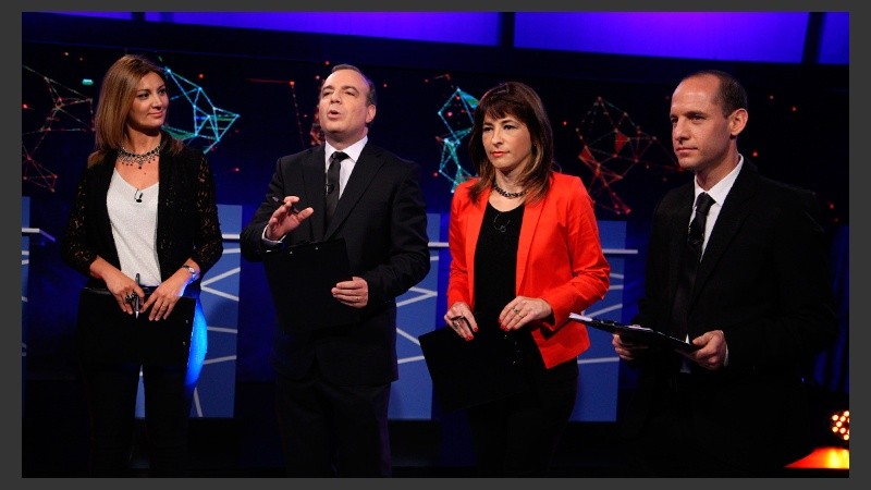 Postales del estudio, tanto al aire como en la trastienda.