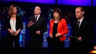 Postales del estudio, tanto al aire como en la trastienda.