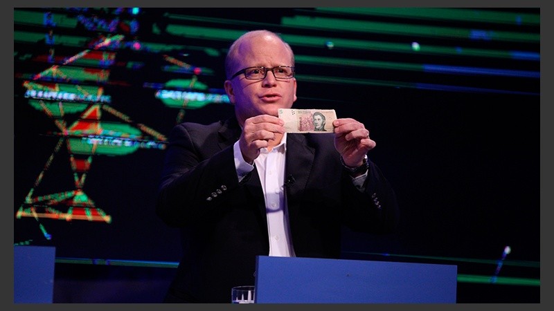 Postales del estudio, tanto al aire como en la trastienda.