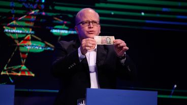 Postales del estudio, tanto al aire como en la trastienda.