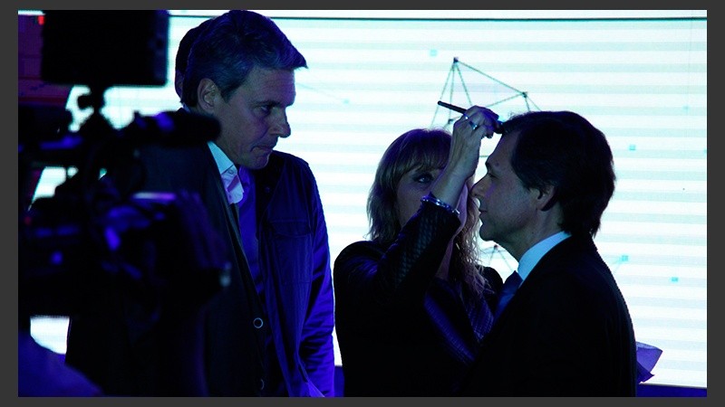 Postales del estudio, tanto al aire como en la trastienda.