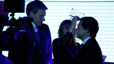 Postales del estudio, tanto al aire como en la trastienda.