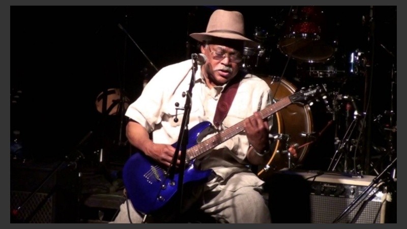 Si bien Burns nació en Mississippi, su familia se mudó a Chicago cuando tenía doce años.