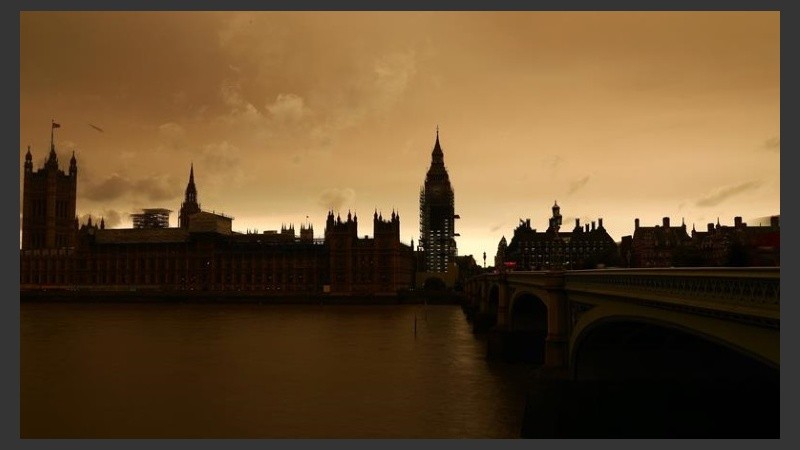 Colores extraños en el cielo de Londres.