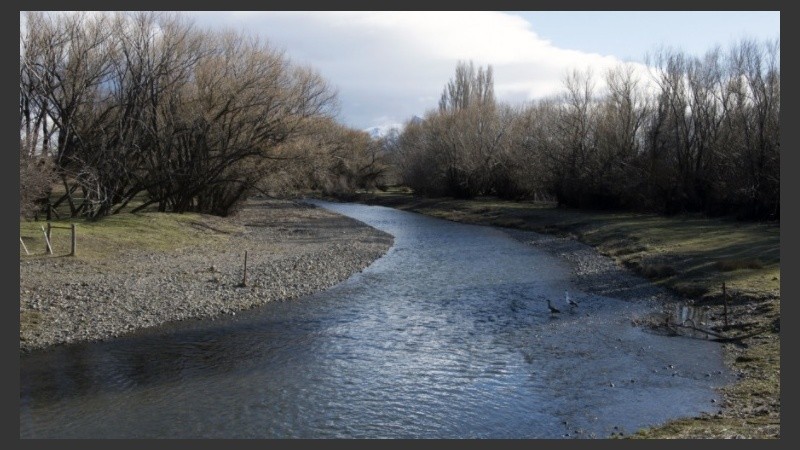 El río Chubut, donde este martes se realizó el tercer rastrillaje en la causa.