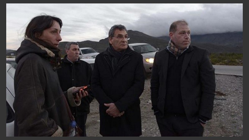 Avruj denunció que apedrearon la camioneta en la que se trasladaba.