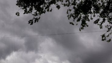 El cielo se oscureció anticipadamente por la tarde.