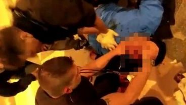 El momento en que intentaban reanimar a la víctima fatal.