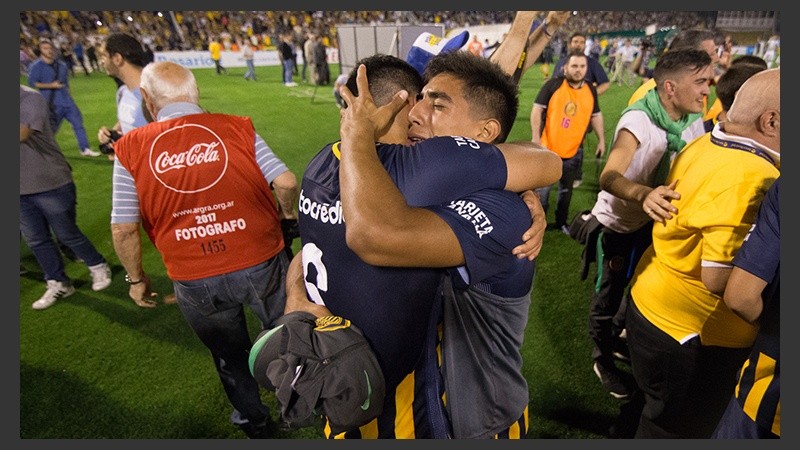 Los pibes de Central festejaron la obtención de la Copa Santa Fe. (Alan Monzón/Rosario3.com)