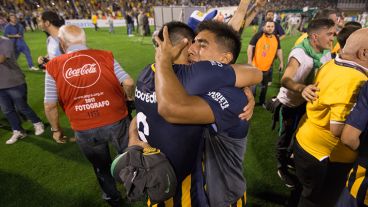 Los pibes de Central festejaron la obtención de la Copa Santa Fe. (Alan Monzón/Rosario3.com)