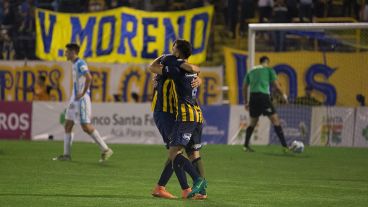 Los pibes de Central festejaron la obtención de la Copa Santa Fe. (Alan Monzón/Rosario3.com)