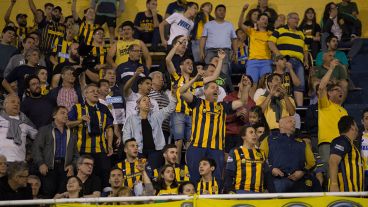 Los pibes de Central festejaron la obtención de la Copa Santa Fe. (Alan Monzón/Rosario3.com)