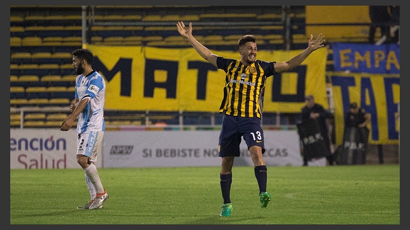 Los pibes de Central festejaron la obtención de la Copa Santa Fe.