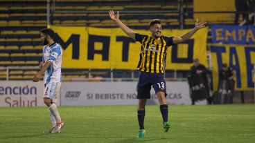 Los pibes de Central festejaron la obtención de la Copa Santa Fe.