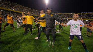 Los pibes de Central festejaron la obtención de la Copa Santa Fe. (Alan Monzón/Rosario3.com)